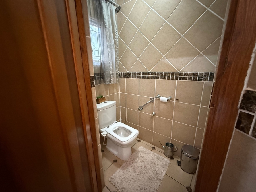 5 Bedroom Property for Sale in Mohadin North West